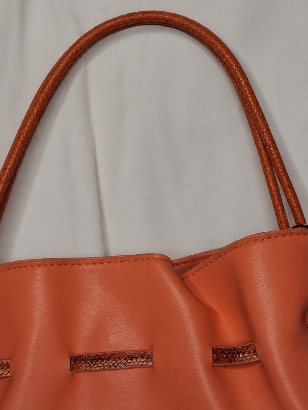 Badgley Mischka Solid/Snake Combo Shouldet Bag Vibrant Coral Ruched Adj Strap - Picture 3 of 10